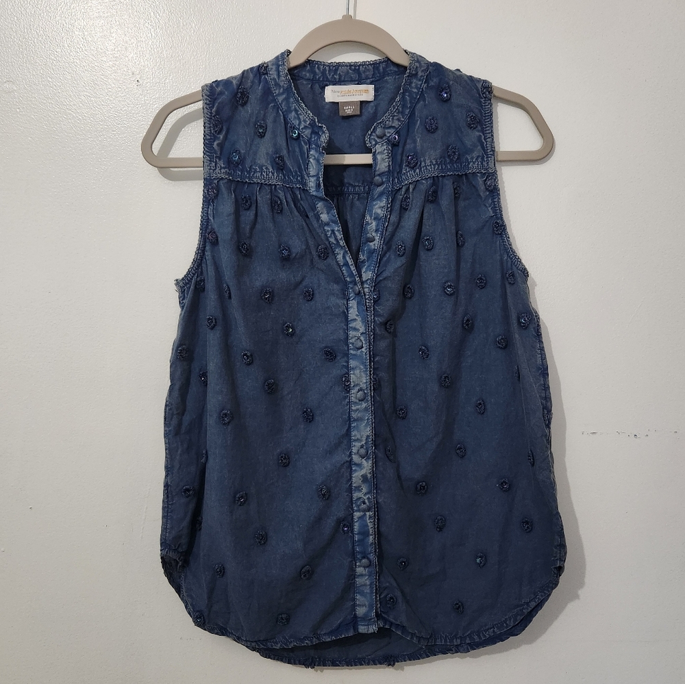 Anthro Pilcro Adira Textured Buttondown Blue Chambray Sequin Sleeveless Top SM